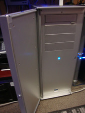Computer-Tower LianLi (ALU-Gehäuse) lege Grafik, Sound und USB-Karte noch dazu!