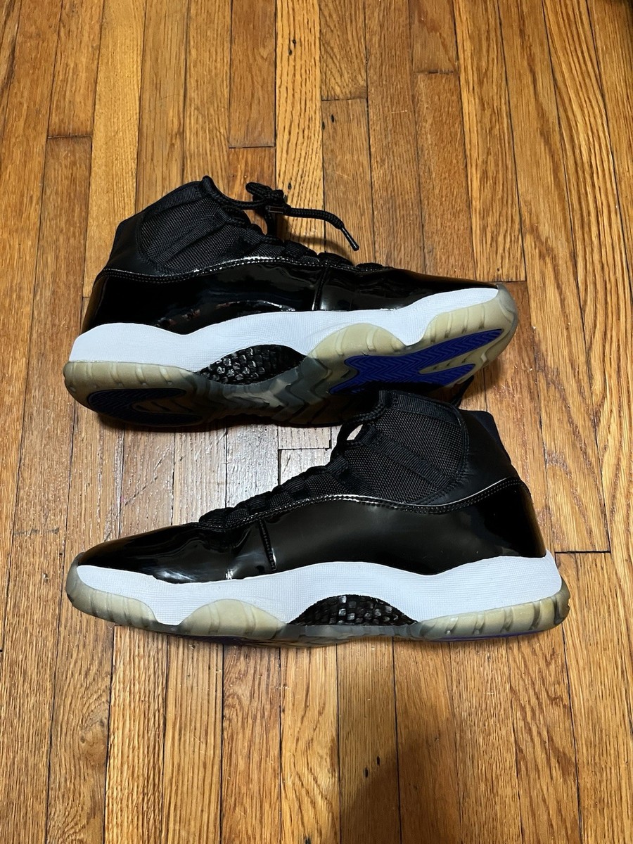 black and white retro 11s