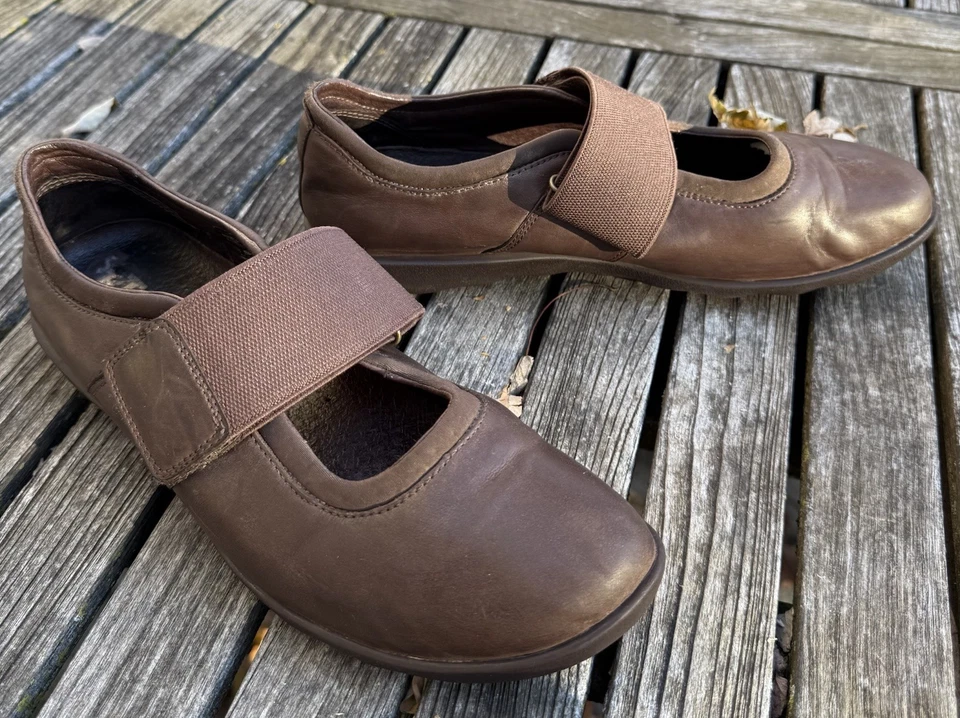 Tsubo Women’s Brown Leather Mary Jane Flats Rubber Sole Size 10, Comfortable Fit - Image 2 of 4