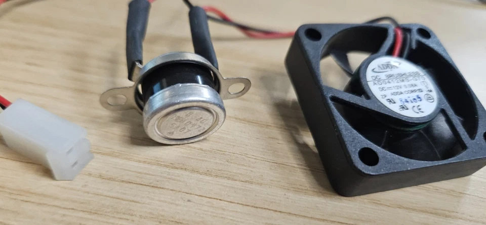 40mm x 10mm ADDA 12V cooling fan, with optional 40° degree C thermostat - Image 2 of 4