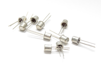 10x Silizium PNP Transistor von Siemens Typ BCX23, 0.8 A / 125 V, TO-18, NOS