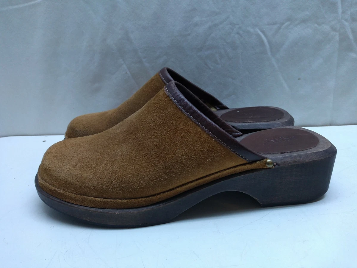 Wooden sole shop women's shoes