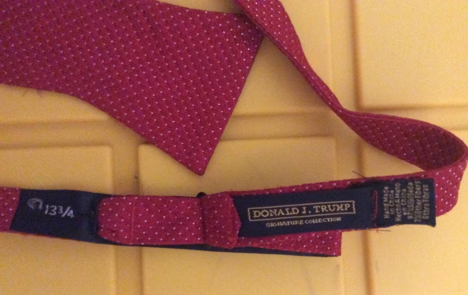 唐纳德·J·特朗普签名系列 100% 真丝领结红色几何图案 13 1/4 — 第 3/3 张图片