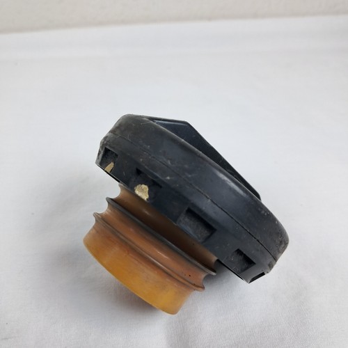 Toyota Celica 1979-1984 Factory Gas Fuel Petrol Cap OEM 77310-12100 - Picture 3 of 8