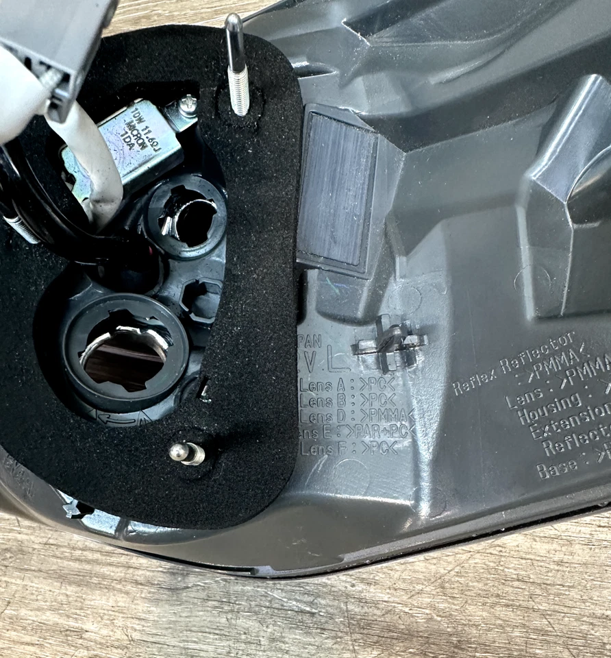 LEXUS RX350 2013-2015 LADO DEL CONDUCTOR IZQUIERDO LUZ TRASERA CONJUNTO DE LUCES TRASERAS OEM Foto 3 de 4