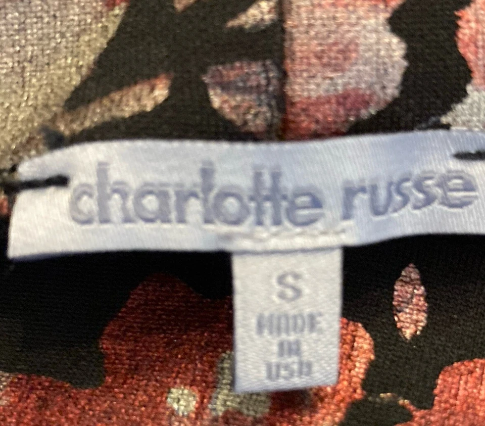 Falda negra para mujer Charlotte Russe rosas talla S 28x17 acampanada plisada 5 % spandex Foto 3 de 4