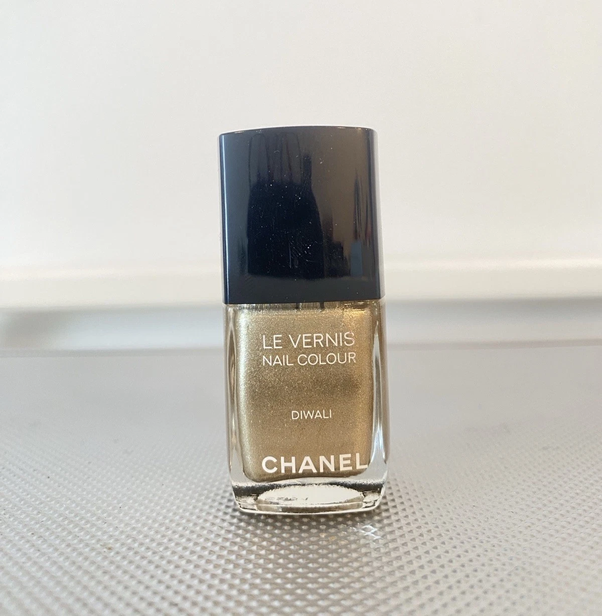 CHANEL Diwali Le Vernis Gold Shimmer Nail Polish Paris Bombay Express