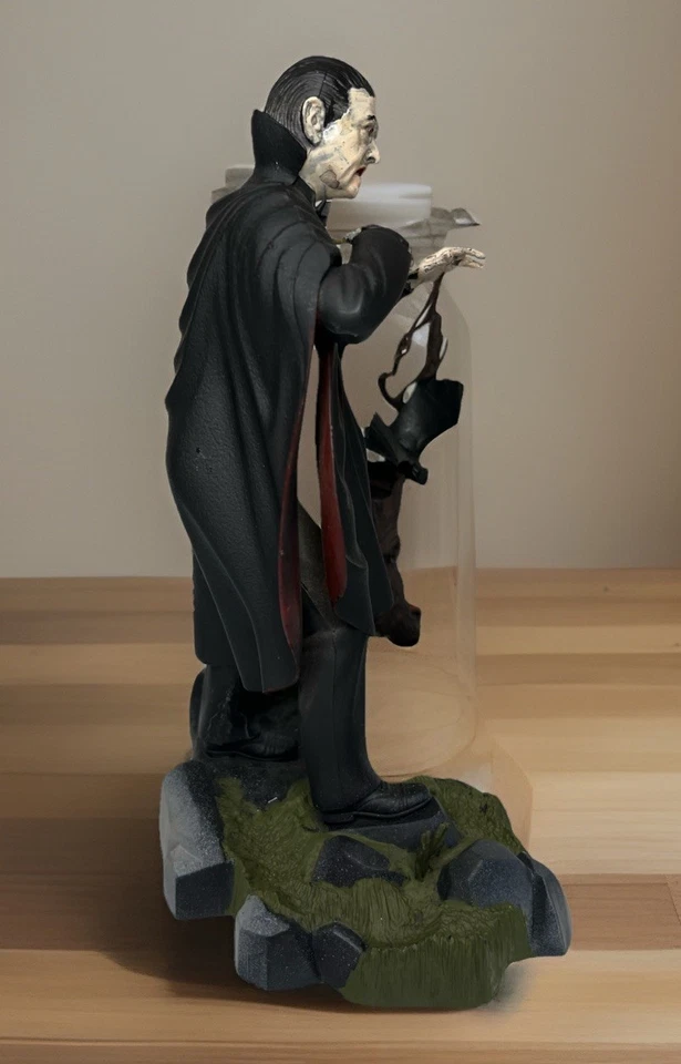Vintage (1962) Aurora Universal Monsters Plastic Model - DRACULA Nicely Painted - Image 2 of 4
