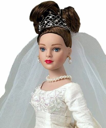 Robert Tonner Dolls  Forever Yours  Bridal Hat Box Sets - Brunette - Picture 1 of 1