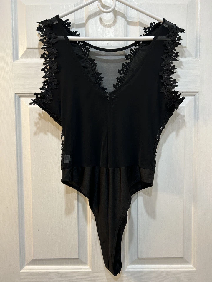 Women's Plus Size Bodysuit Stretch Mesh and Floral Applique Snap Close Sz 2X - Image 2 of 4