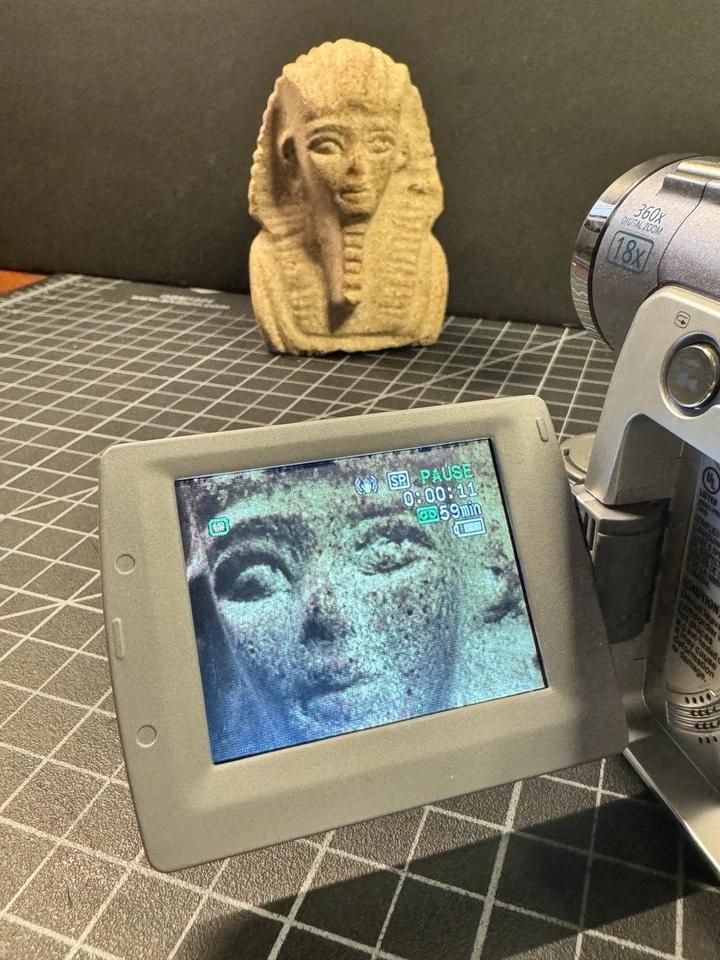 Canon ZR80 & ZR60 w/ Case, 2 Batteries, Charger, Cassette Lot 2 CAMERAS BUNDLE - Image 3 of 4