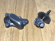 01 Honda CR80 CR85 OEM Engine Water Pump Impeller Shaft Cover