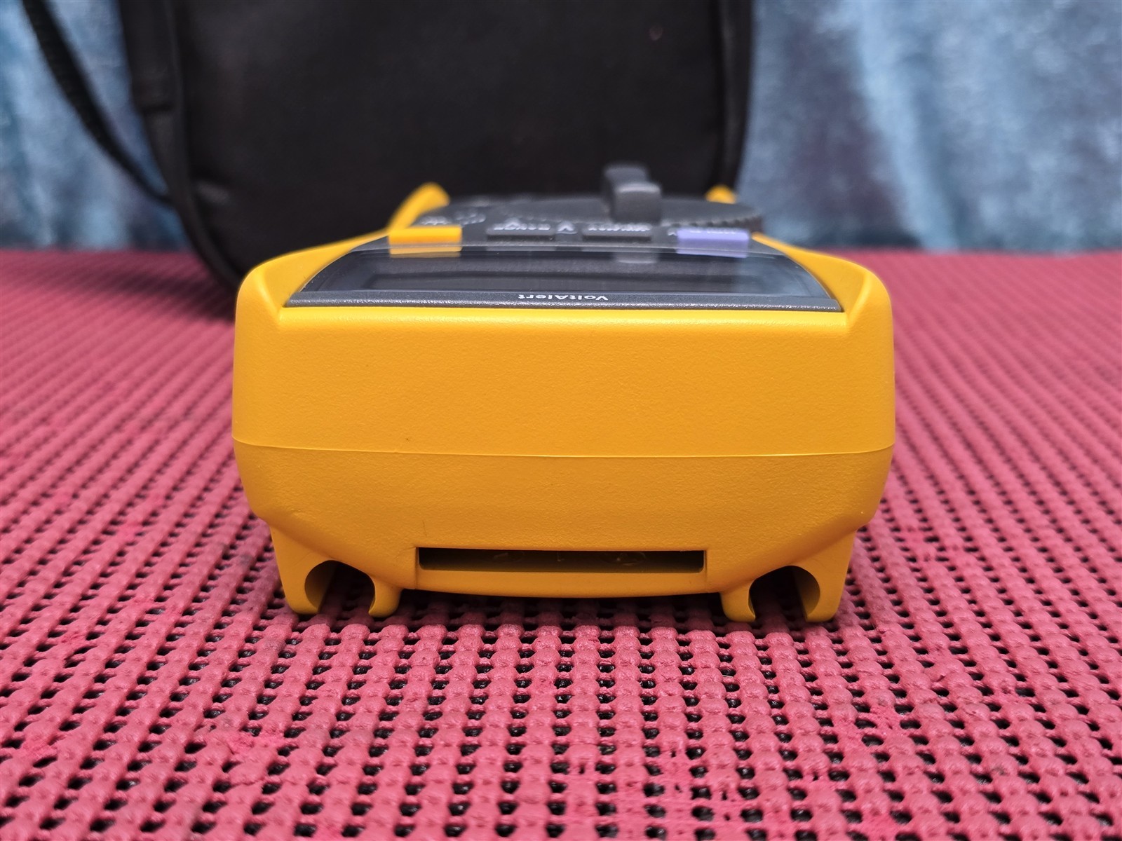 FLUKE 117 TRUE RMS MULTIMETER W/ CASE AND LEADS 