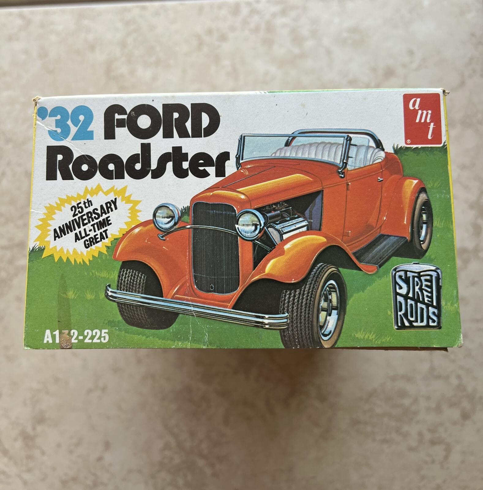 Scale Model Cars Street Rods AMT Street Rods '32 Ford Roadster 25th Anniversary 1/25 Scale Model Kit ...
