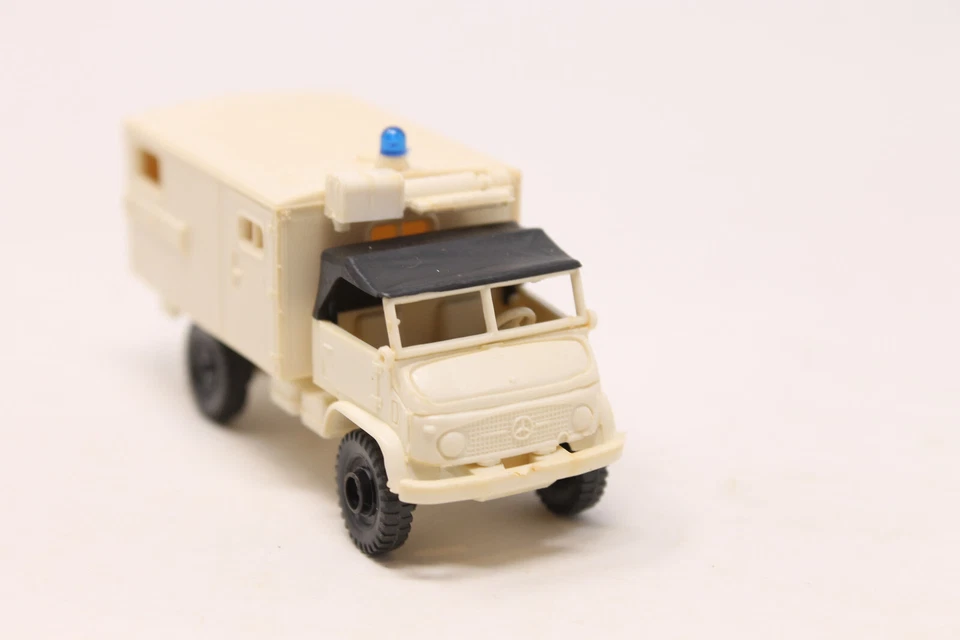 HO 1:87 Roco Minitanks 356 S UN Unimog S 404 Ambulance Truck White - Image 3 of 4