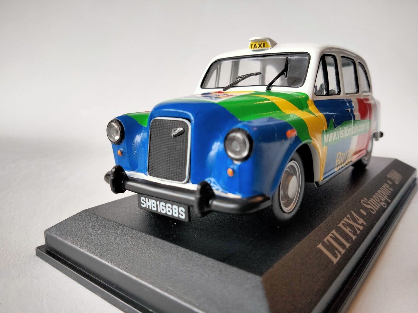 1/43 LTI FX4 Singapore 2000 Model Diecast Car Replica