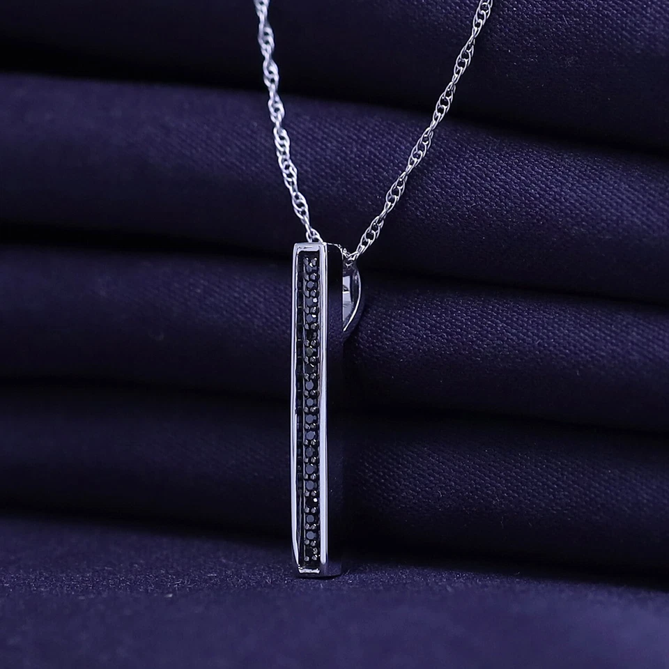 Collar colgante redondo con barra pavé de diamantes negros naturales en oro macizo de 10K Foto 3 de 4