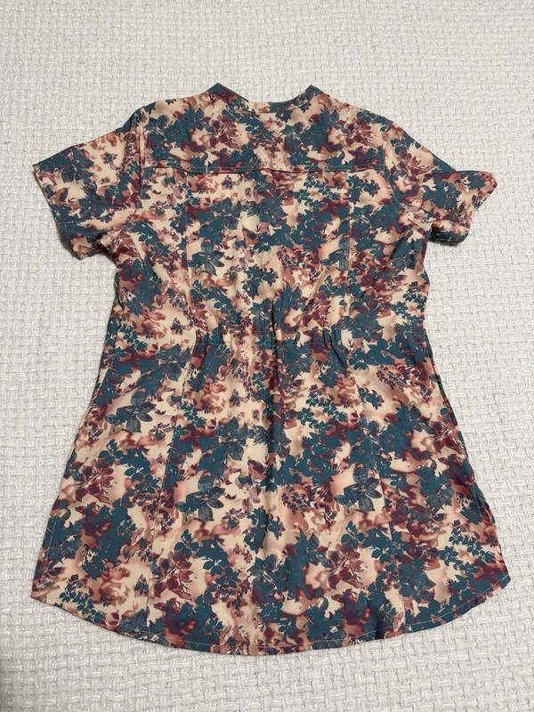 Carhartt Women's Print Scrub Top   Harvest Blossoms floral pattern. Small.