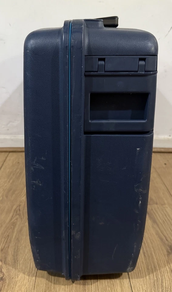 Large Blue Deisey HardShell Suitcase 2 Wheels Combination With Key 65 x 50 x 21  - Image 4 of 4