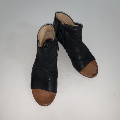 Miz Mooz Canterbury Sandals Womens Size 7.5 Black Leather