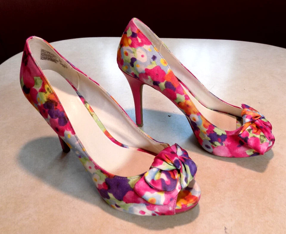 Zapatos de salón Fioni talla 7 rosa azul púrpura floral peep toe lazo tela satinada tacón alto 4" Foto 2 de 4