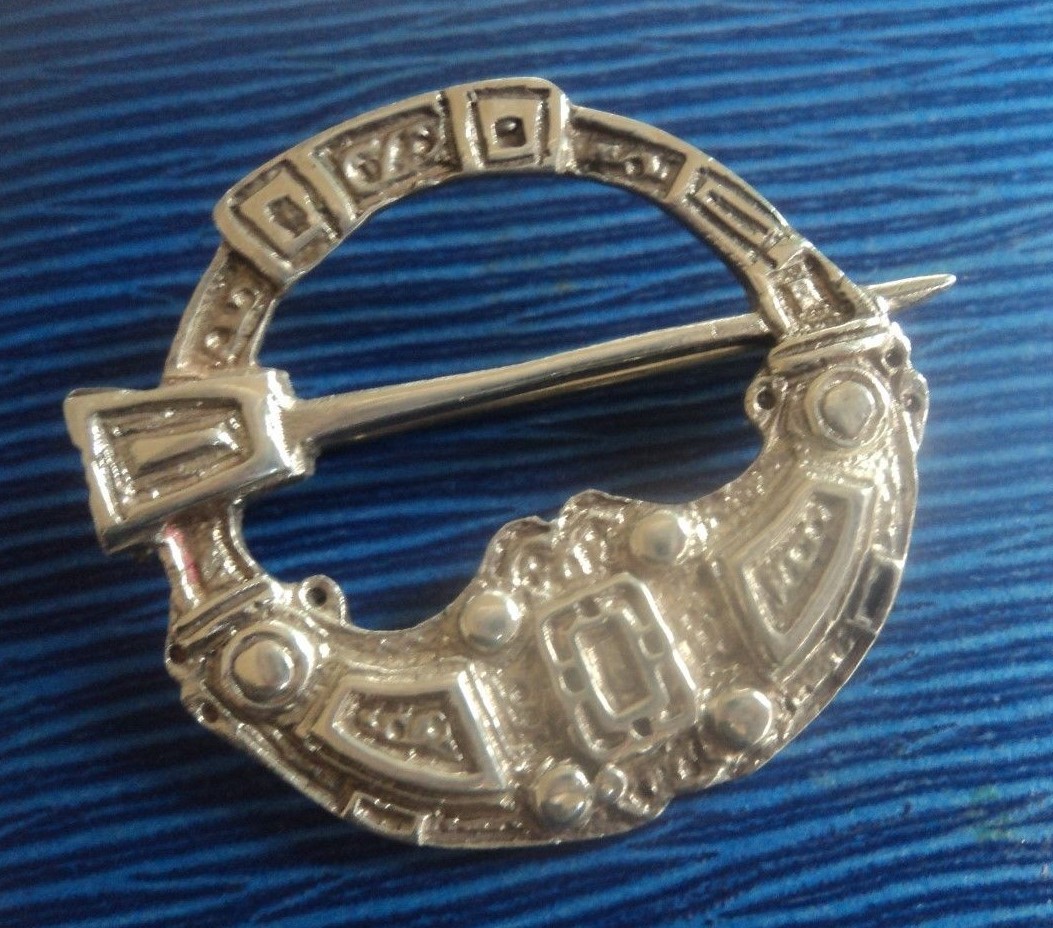 Scottish Sterling Silver Hunterston Brooch h/m 1978 Edinburgh - Celtic Arts thumbnail 3