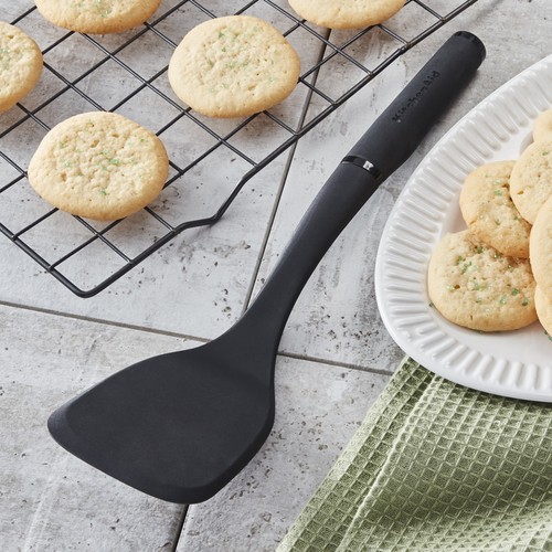 Heat Resistant Nylon Solid Turner with Black Handle Kitchen supplies