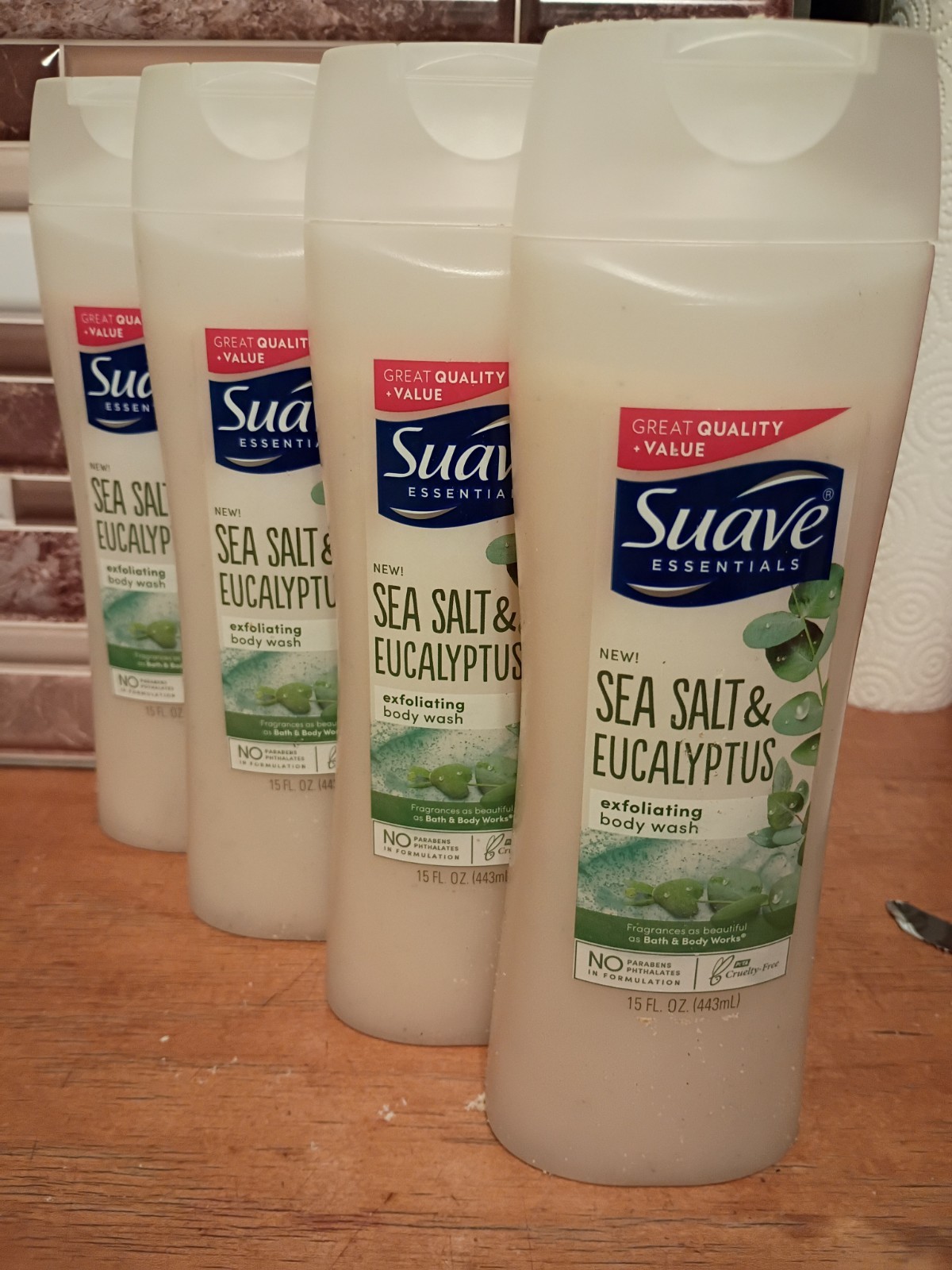 Suave Essentials Sea Salt & Eucalyptus Exfoliating Body Wash