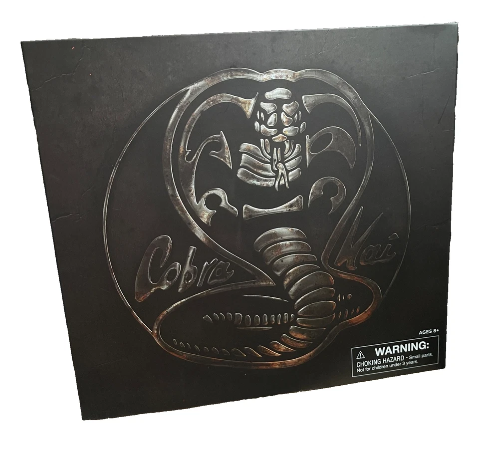Diamond Cobra Kai Karate SDCC 2021 Exclusiva Figura de Acción de Lujo Paquete de 3 Caja Set Foto 3 de 4