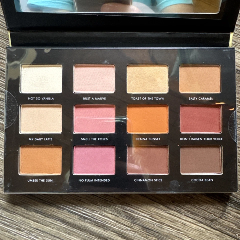 Nueva paleta de sombras de ojos Milani Ungolded Most Loved Mattes nueva  Foto 2 de 3