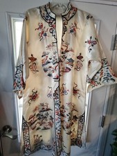 Vintage Chinese Silk/Satin White Embroidered, Chinese Motif, Lined, M/L Robe