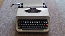 Vintage Privileg 270T Schreibmaschine mit Abdeckung und BA