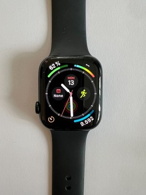 Apple Watch Series 7 45 mm Aluminiumgehäuse mit Sportarmband in Mitternacht...