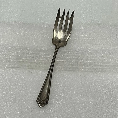 International Sterling Silver Antique Fork 1911 5 3/4” Meat Fork Leicester