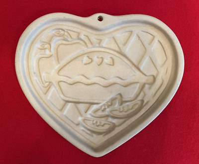 NEW in Box 1998 PAMPERED CHEF Heart Cookie Mold with Pie Design  6 x 5