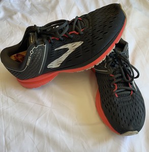 brooks running shoes pink