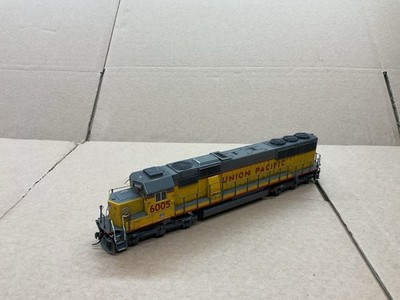PROTO 2000 HO SCALE DIESELLOK SD60 UNION PACIFIC N.6005 VERWITTERT SCHÖN!
