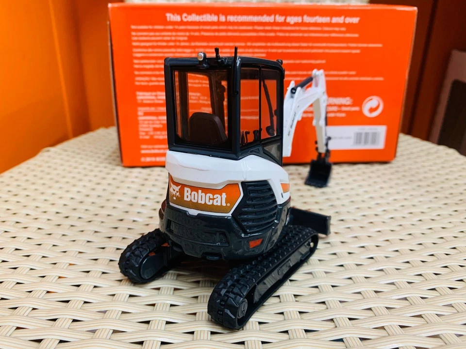 Bobcat 1:25 Scale DieCast Model E26 Compact Excavator UH8132 - Image 3 of 4