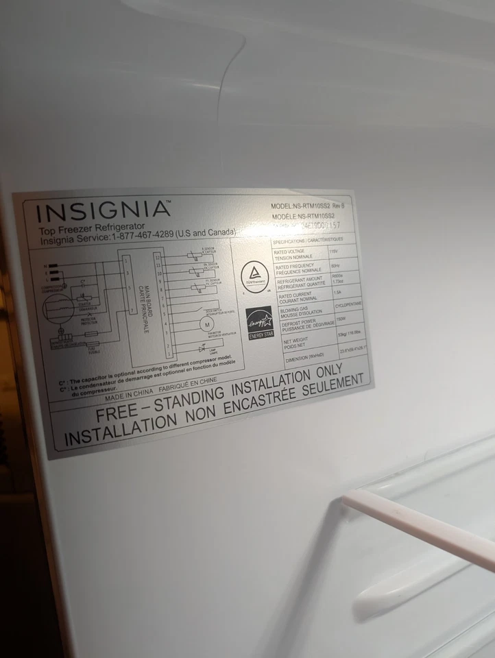 Insignia Top Freezer Refrigerator - Model NS-RTM10SS2 - Image 3 of 4