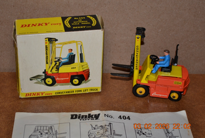 DINKY TOYS Die-Cast #404 Conveyancer Fork Lift Truck & Original