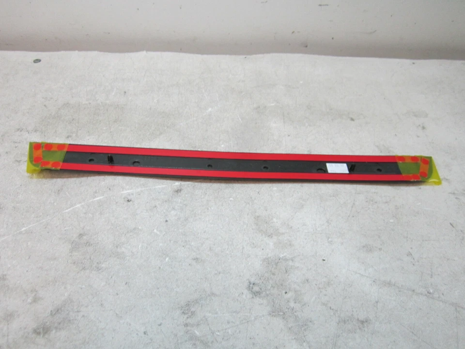 em905227 Audi A4 Quattro 2009 2010 2013 2015 2016 Front RH Door Sill Plate OEM — 第 4/4 张图片