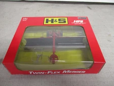 New 2023 SpecCast H&S Twin-Flex Hay Merger Toy "Helle Farm" 1/64 Scale, NIB