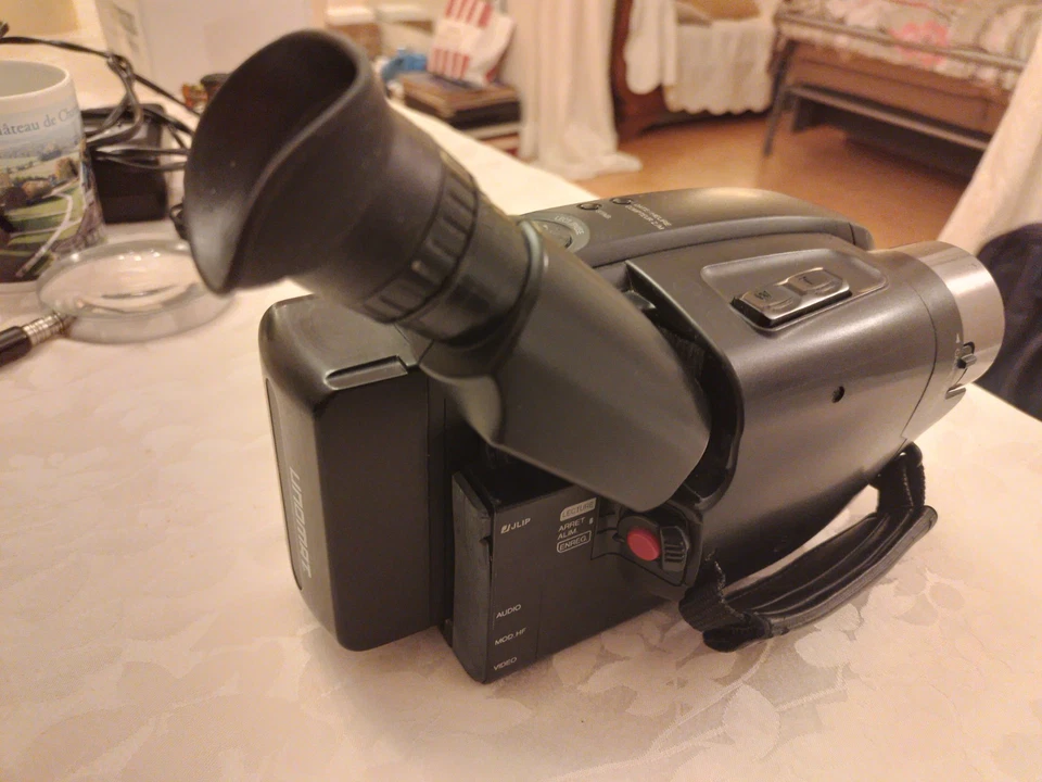 camescope JVC GR-AX650S compact vhs vhsc - Photo 3/4
