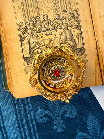 +++ Shroud of Turin + Reliquary