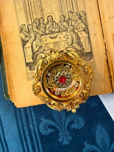 +++ Shroud of Turin + Reliquary