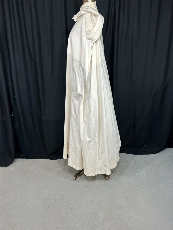 antique night gown robe /dressing drop shoulder button cotton early 1800 museum - Image 4 of 4