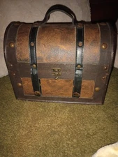 Hinged Wood w/ Leather Straps Butterfly Clasp Round Top Trunk Trinket Chest 