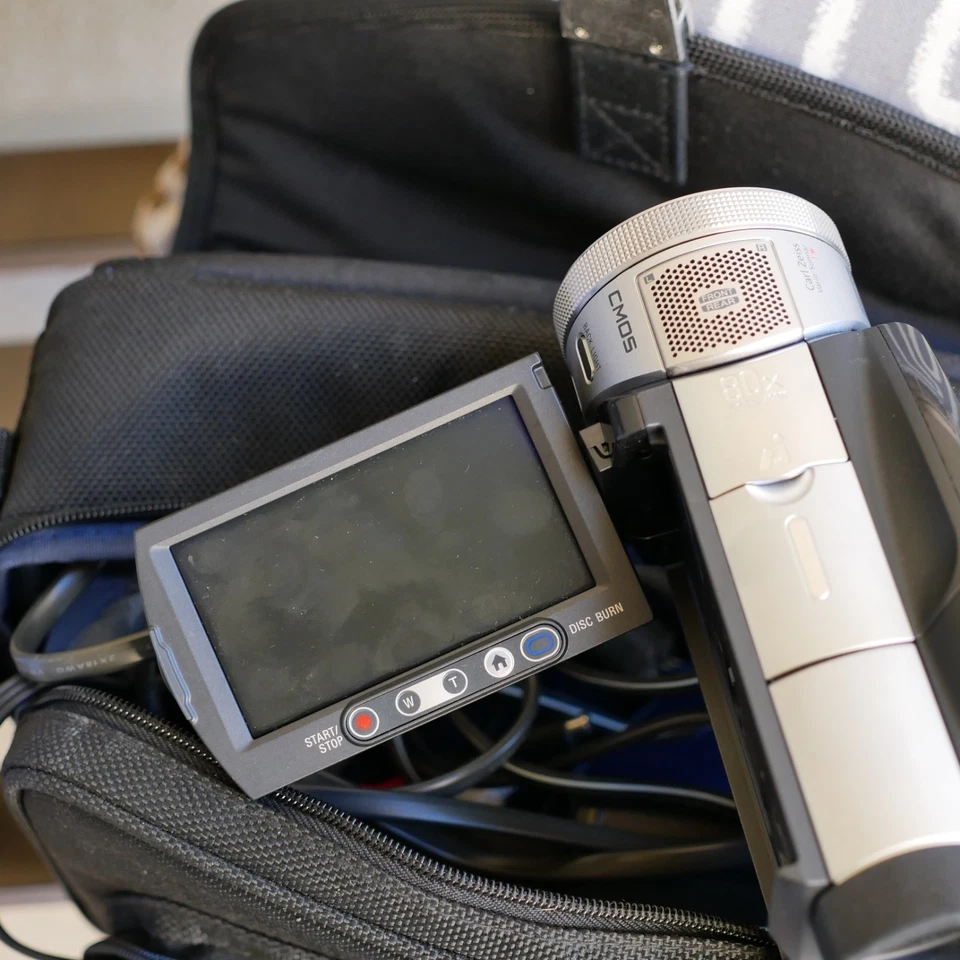 Sony HDR-SR1 AVCHD HD 1080i Handycam Camcorder 30GB HDD Tested Mint Look - Image 4 of 4