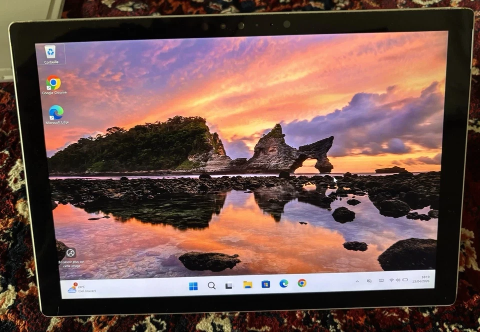 1 Microsoft Surface Pro 1724 POUR PIECES/FOR PARTS (LIRE/READ) - Photo 1/4
