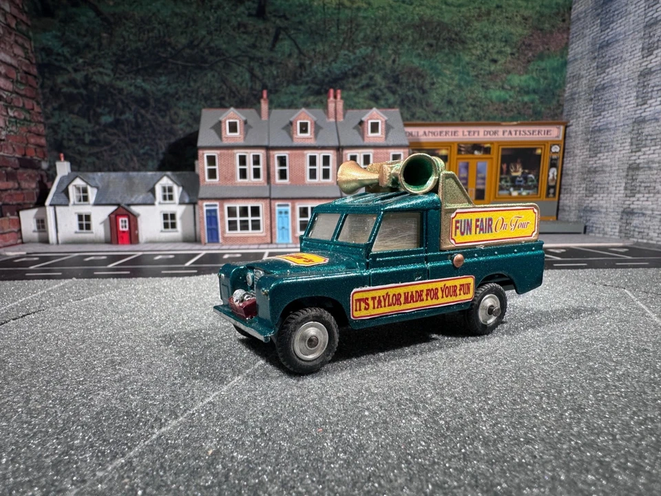 Corgi Toys Land Rover 109 Wb Vote For Corgi Code 3 Fun Fair Conversion + winch - Image 3 of 4